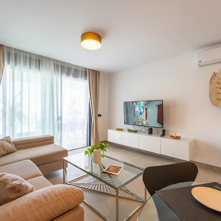 New Atlantic Homes Heated Pool - Апартаменты Адехе