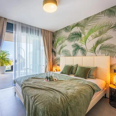 New Atlantic Homes Heated Pool - * Адехе